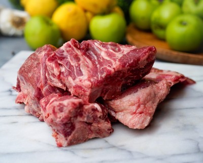 Свинина на кости охлаждённая 1 кг - купить в Баргузино